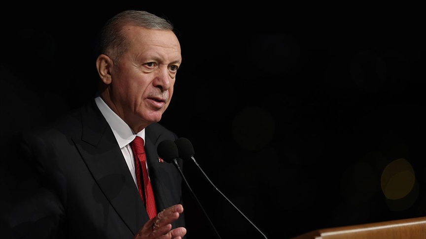 Cumhurbaşkanı Erdoğan: Cumhuriyetimizin 100'üncü yaşını millet olarak köklü birikime sahip olmanın gururuyla kutluyoruz