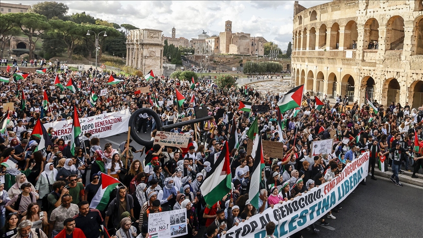 الآلاف يسيرون في العاصمة الإيطالية دعما لفلسطين