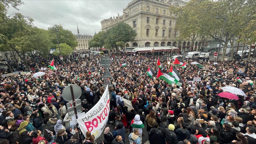 Hundreds demonstrate in Paris to express support for Palestine amid ...