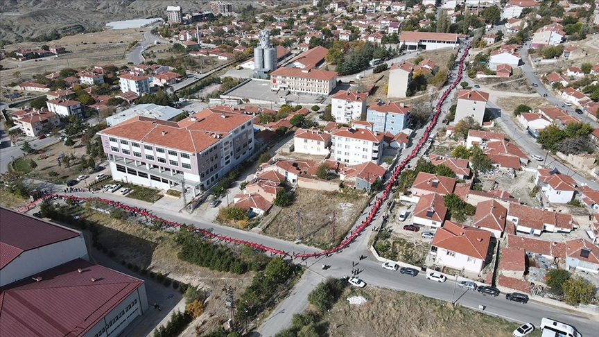 Ankara Haymana'da Cumhuriyet Bayramı 4 bin 447 metrelik Türk bayrağıyla kutlandı