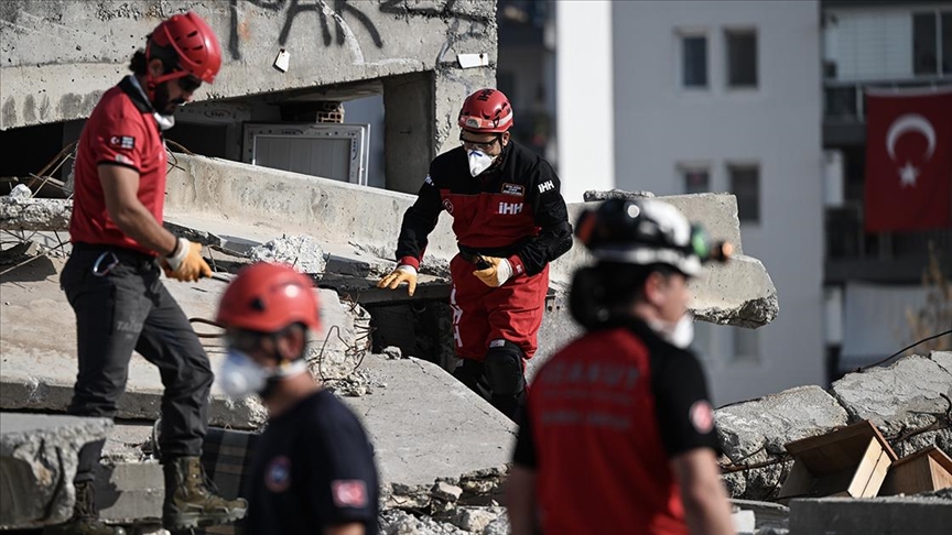 İzmir depreminin yıl dönümünde anma ve tatbikat yapıldı