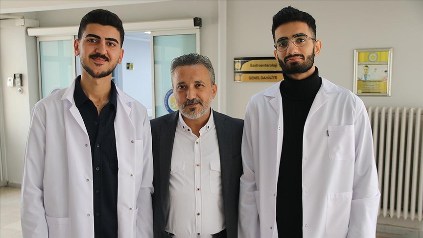 Diyarbakırlı 2 tıp öğrencisi, KPSS puanlarıyla fakülte hastanesine temizlik personeli olarak atandı