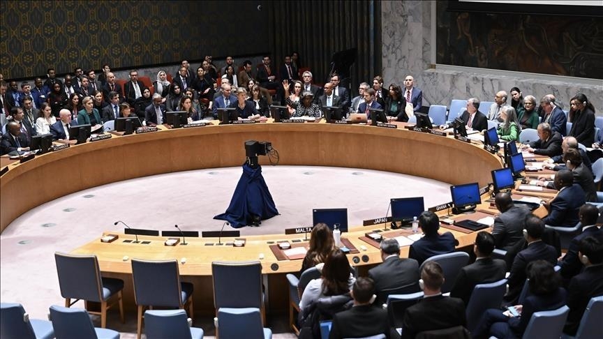 L'ambassadeur d'Israël à l'Onu accroche l’étoile jaune sur son costume lors d’une réunion du Conseil de sécurité