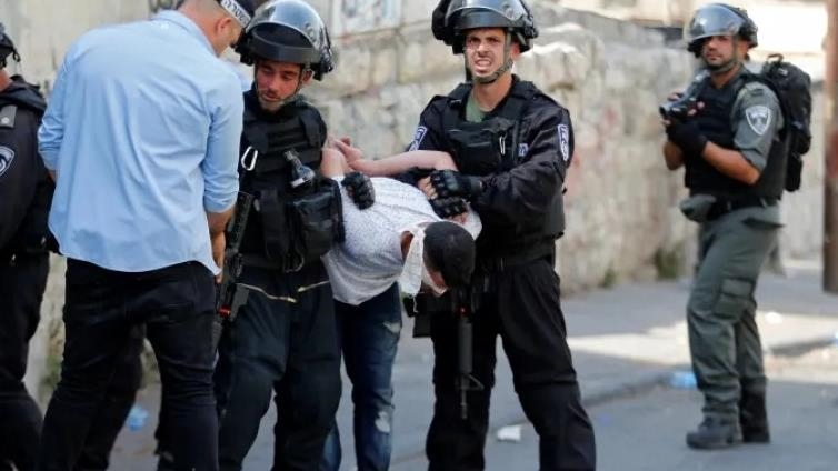 حماس: مشاهد تعذيب جنود إسرائيليين لأبناء الضفة تذكّر بـ"النازية" 