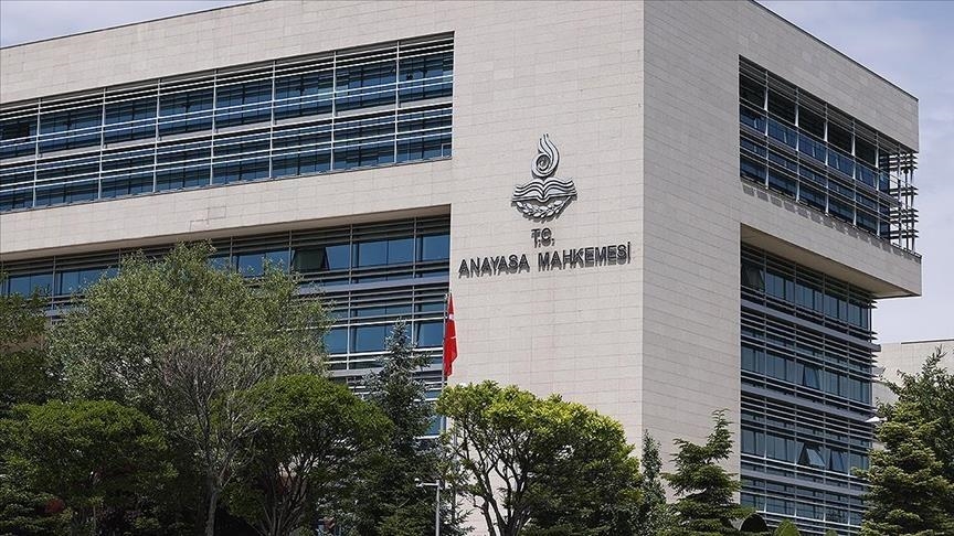 Aldatılan eşin üçüncü kişiden tazminat istemine Anayasa Mahkemesinden ret