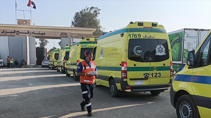 Egyptian ambulances start entering Gaza via Rafah crossing