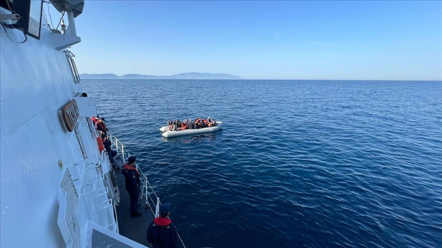 Sınır Tanımayan Doktorlar Yunanistan'ın, göçmen botlarını Türk kara sularına ittiğini öne sürdü