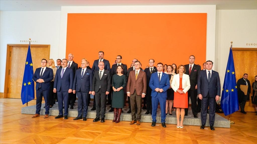 Османи на Министерска конференција посветена на ЕУ-проширувањето во Берлин