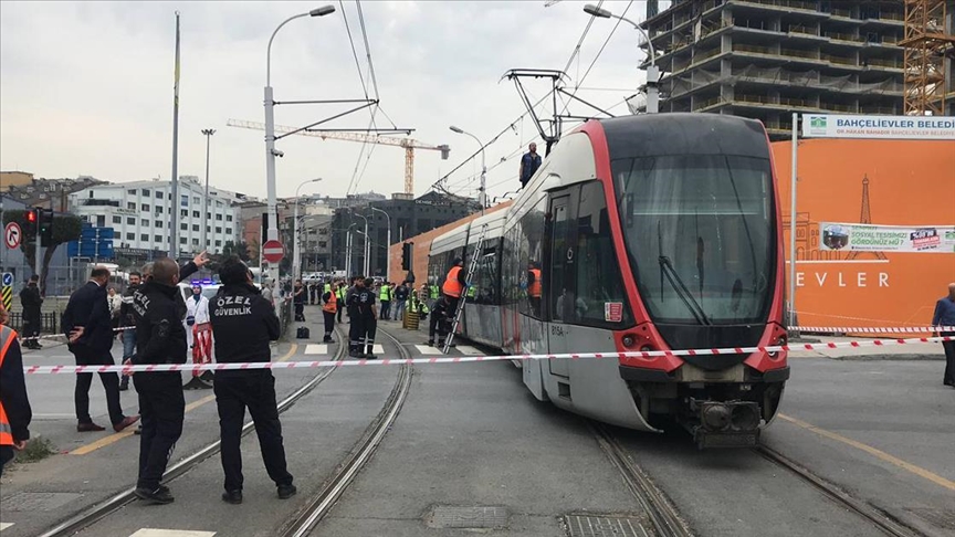 Güngören'de raydan çıkan tramvayın yerine konulmasıyla seferler normale döndü
