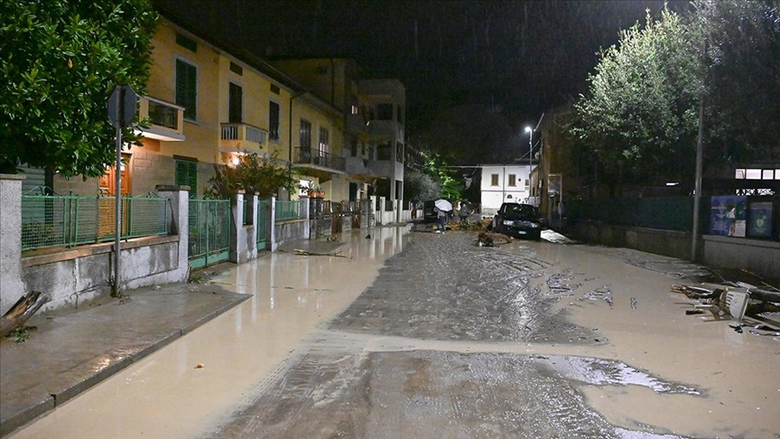 İtalya'da olumsuz hava koşulları nedeniyle 6 kişi öldü