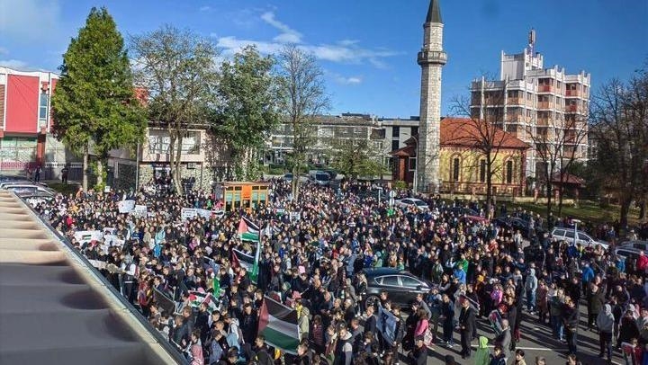 البوسنيون يتظاهرون دعما لفلسطين