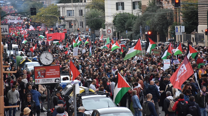 آلاف الإيطاليين يتضامنون مع غزة في روما وميلانو