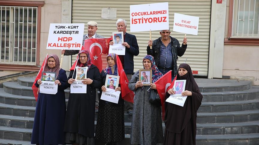 تركيا.. أسرة جديدة تنضم إلى اعتصام "أمهات ديار بكر"  