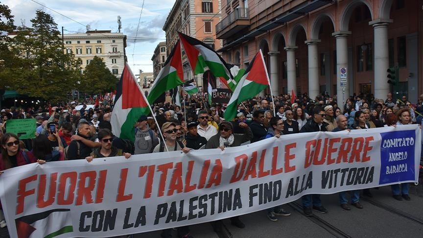 Des milliers d'Italiens se rassemblent à Rome et à Milan en soutien aux Palestiniens
