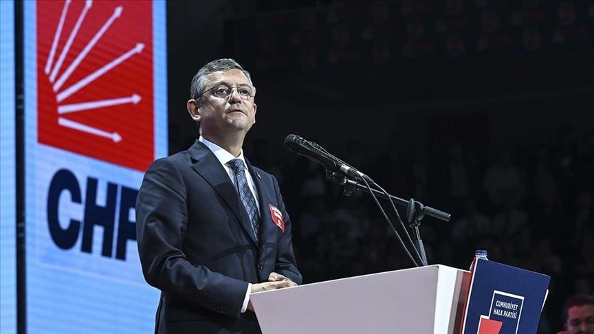 اوزگور اوزل رئیس  جدید حزب جمهوری خلق ترکیه شد