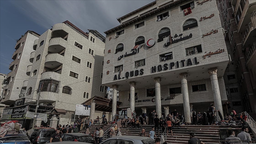 Gazze'deki Kudüs Hastanesi çevresi çok şiddetli hava ve topçu atışlarıyla vuruluyor