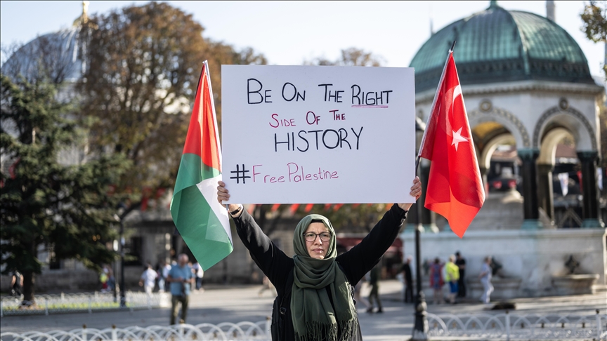İstanbul'da kadınların Filistin'e destek için başlattığı oturma eylemi  sürüyor