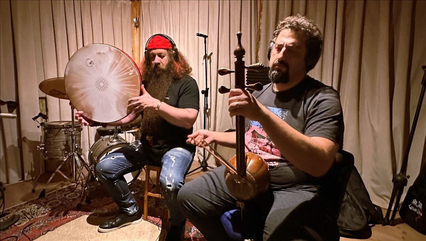 انتشار آلبوم دو نوازی کمانچه و دف هنرمندان ایرانی در ترکیه