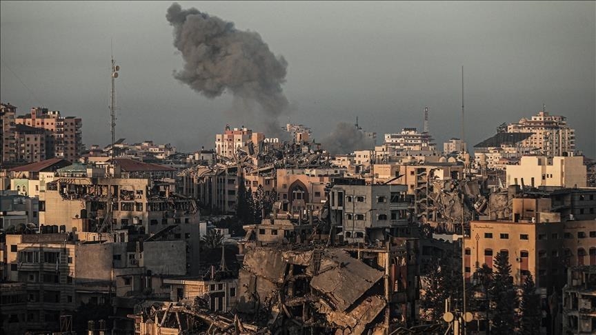 Israël bombarde la ville de Gaza au milieu d'affrontements avec des combattants palestiniens