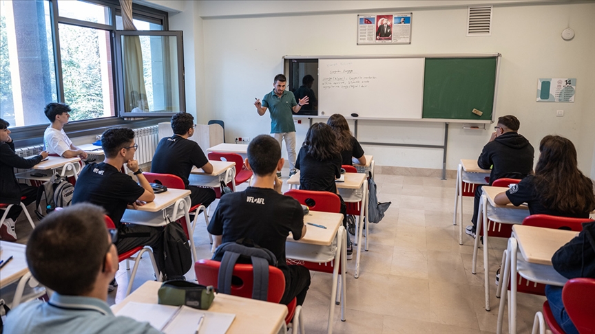 Ücretli öğretmenlerin ek ders ücretlerinde yüzde 25 artış yapıldı