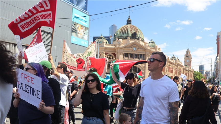 Tens of thousands in Australia hold rally in support of Palestinians