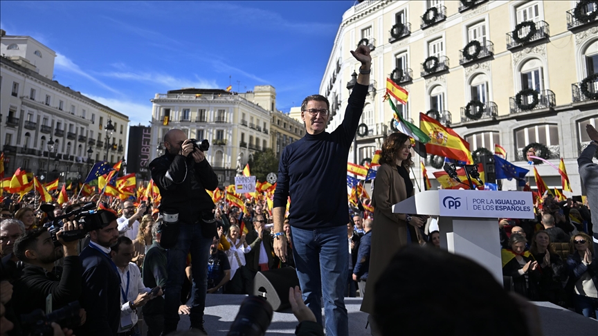 Hundreds of thousands in Spain protest amnesty for Catalan separatists