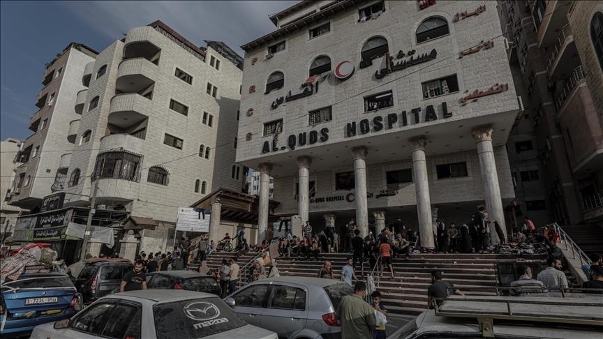 Croissant-Rouge palestinien: "Des chars et des engins israéliens encerclent l'hôpital al-Quds à Gaza"