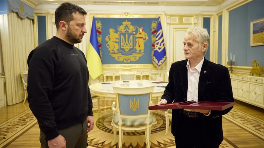Зеленский присвоил лидеру крымскотатарского народа звание «Героя Украины»
