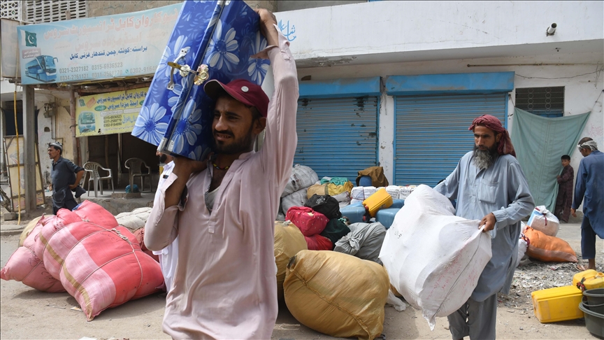Afghan minister raises refugee issues with Pakistani officials in Islamabad