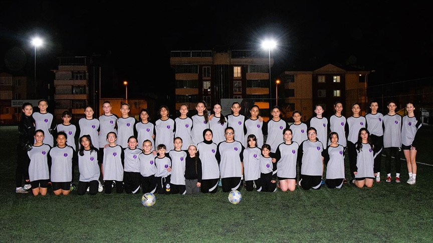 Bilecikli futbolcu kızlar, bu branşta kariyer yapmak için ter döküyor