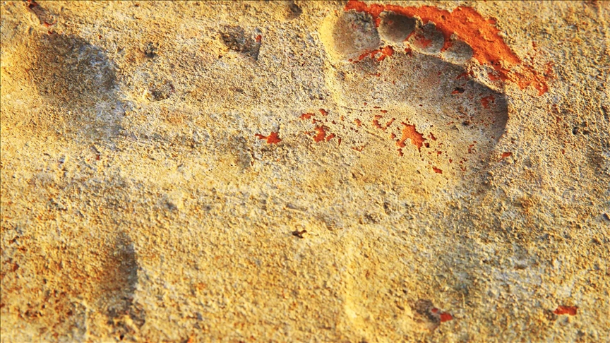1,900-year-old child footprints found during excavation in ‘City of Gladiators’ in western Türkiye