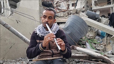 Палестинец во Газа со музика ѝ пркоси на окупацијата: Не губиме надеж за живот