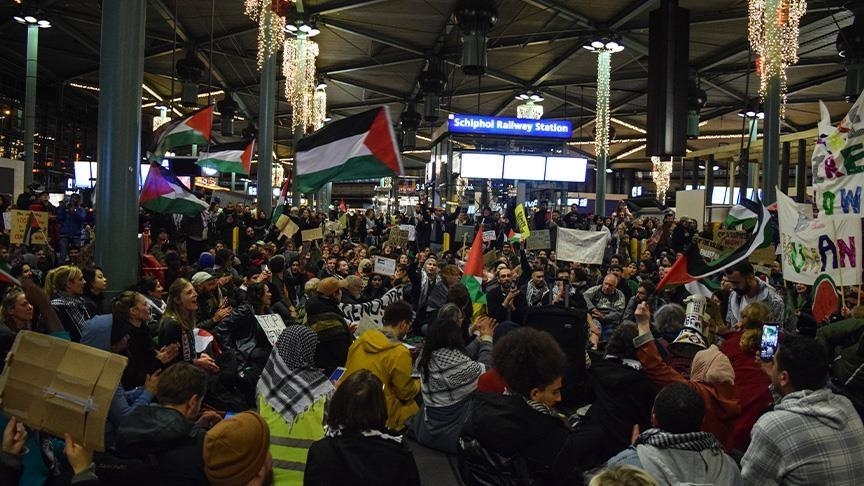 Amsterdam : Une manifestation dénonce le soutien du gouvernement néerlandais à Israël 