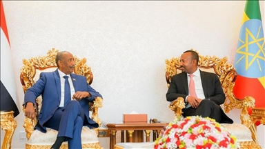 البرهان ورئيس وزراء إثيوبيا يبحثان أزمة السودان