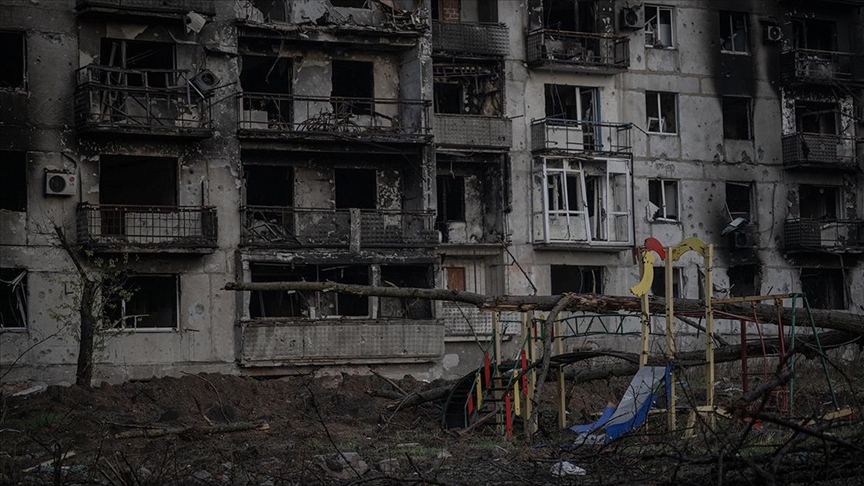 Ukrayna'daki savaşta "tank düellosunun" yaşandığı Vugledar, Rus hava saldırısı altında