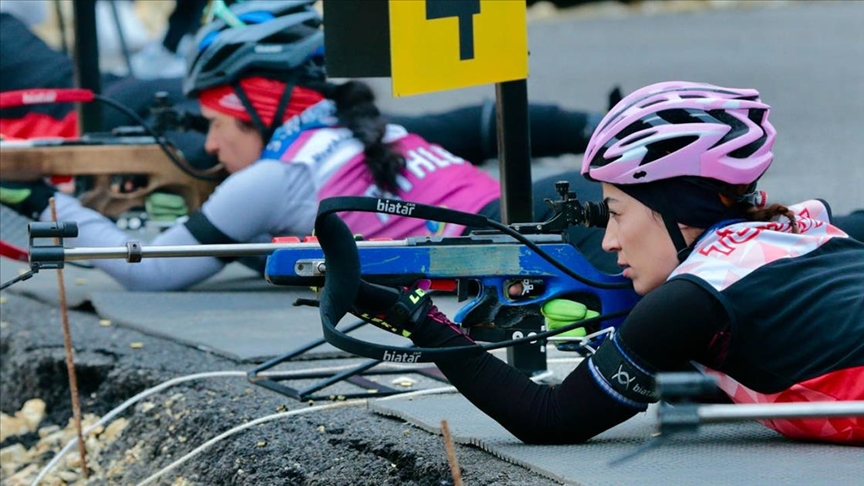 Bolu'da 1800 metrede form tutan milli biatloncular, Türkiye'ye ilkleri yaşatmak istiyor