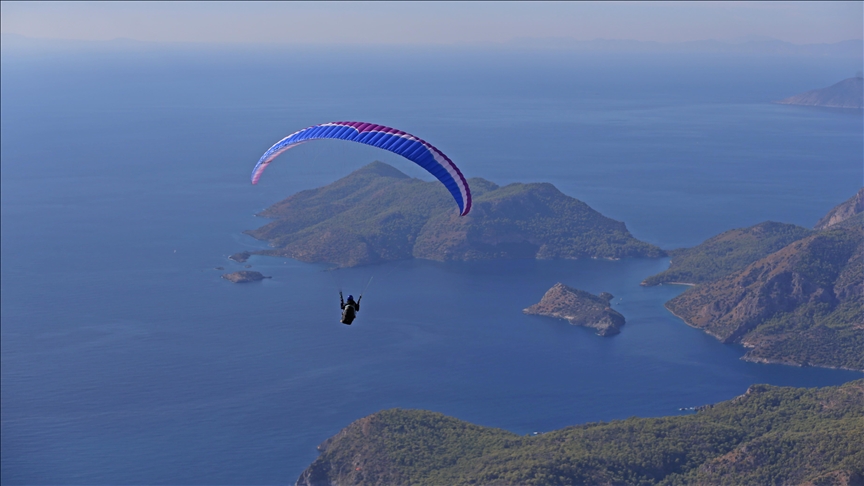 تركيا.. 224 ألف عملية تحليق مظلي يشهدها جبل باباداغ في موغلا