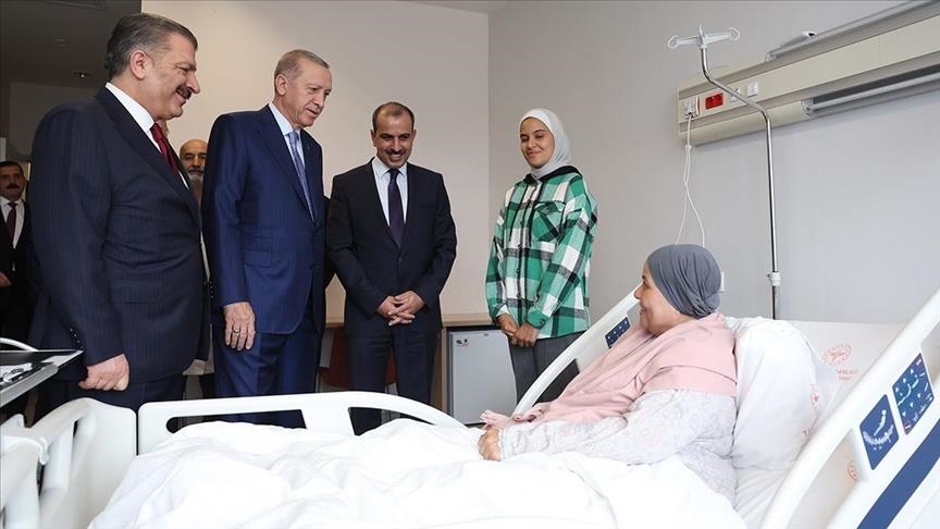 Presiden Turkiye Erdogan kunjungi pasien yang dievakuasi dari Gaza
