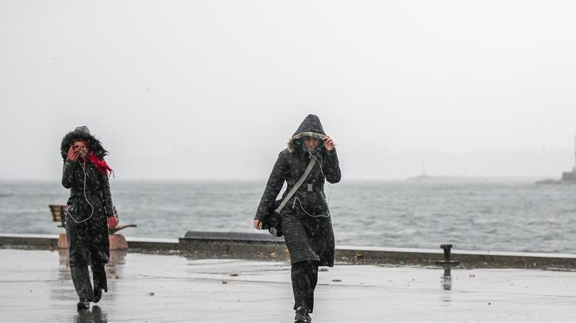 الأرصاد الجوية تحذر من رياح عاصفة تضرب إسطنبول