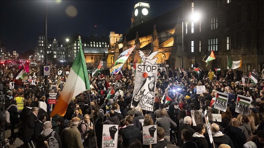 Pro-Palestinian protesters slam UK Labour Party for opposing cease-fire in Gaza