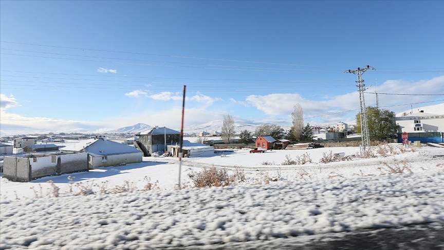 Kars'ta kar, Ardahan'da soğuk hava etkili oluyor