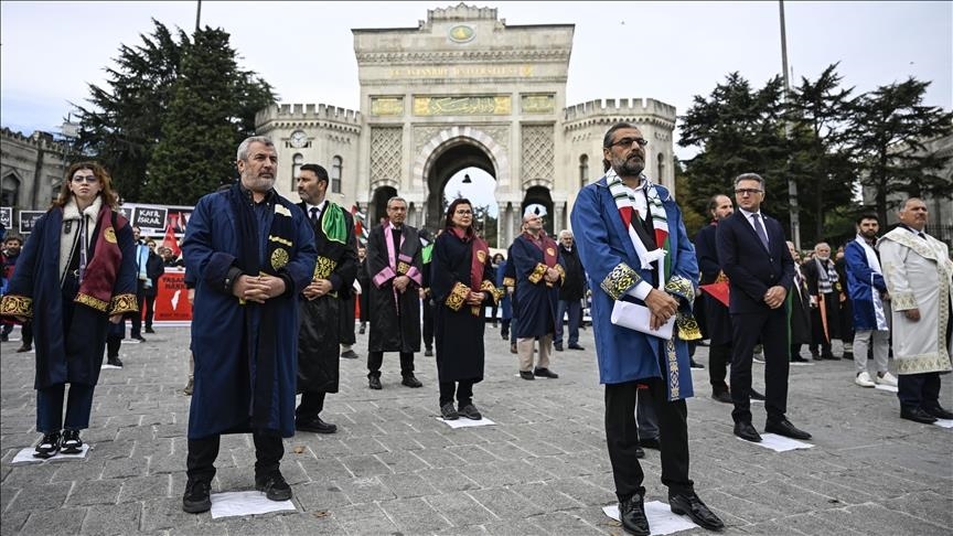 Académicos protestan en Estambul contra la guerra de Israel en Gaza