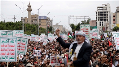 Binlerce Yemenli, İsrail'in Gazze Şeridi'nde işlemeyi sürdürdüğü "suçlarını" protesto etti