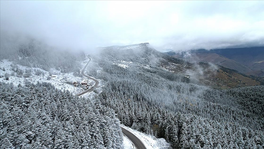 Kastamonu ormanlarında sonbahar ve kış güzelliği bir arada yaşanıyor 