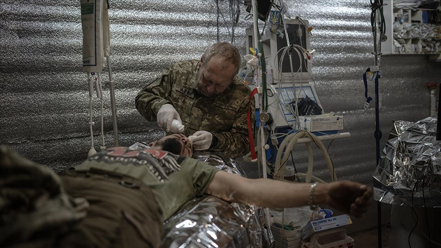 Украинские медбригады работают в тяжелых условиях, чтобы спасти жизни военных