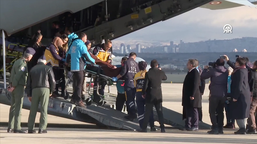 Gazzeli hastaları taşıyan Milli Savunma Bakanlığına ait uçak Ankara'ya indi