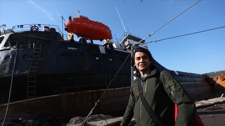 Zonguldak'ta fırtına nedeniyle ikiye bölünen geminin personeli yaşadıklarını anlattı