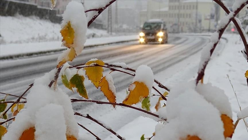 بارینی بەفرێکی زۆر لە ئەرزەڕۆم، قەرس و ئەردەخان خەڵک وەبیر "زستانی تاریک" دەهێنێتەوە