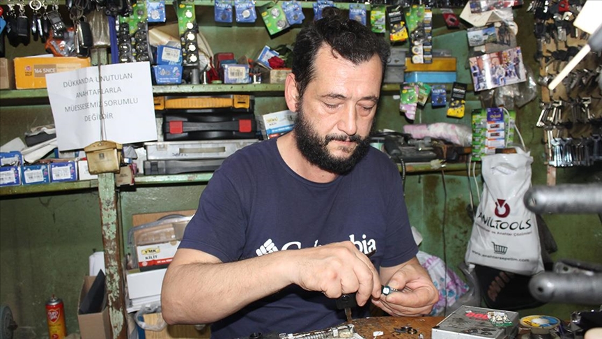 Çanakkaleli çilingir baba mesleğini 37 yıldır sürdürüyor