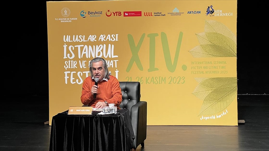 İstanbul Şiir ve Edebiyat Festivali'nde, Cumhuriyetin 100 yılında Türk şiiri ele alındı